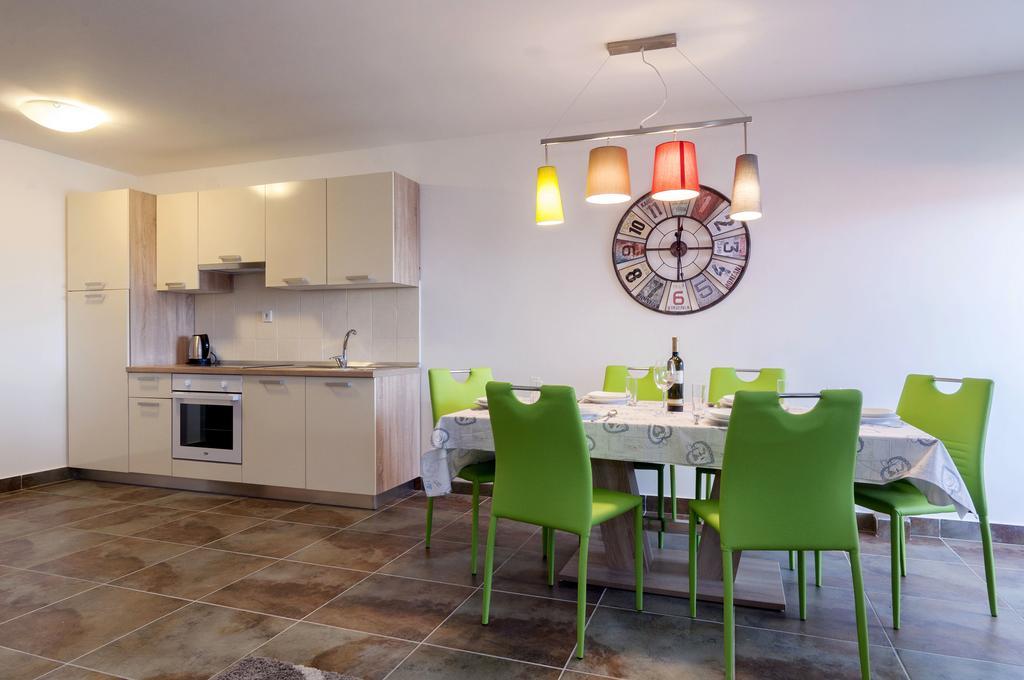 White Residence Accommodation Sukosan