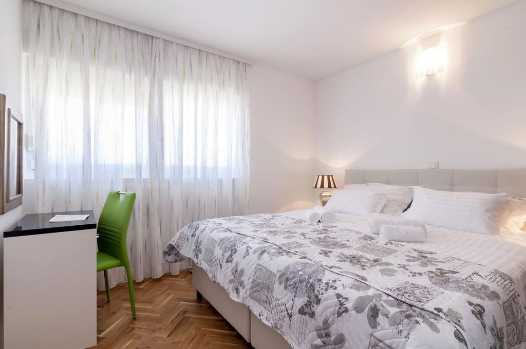 White Residence Accommodation Sukosan