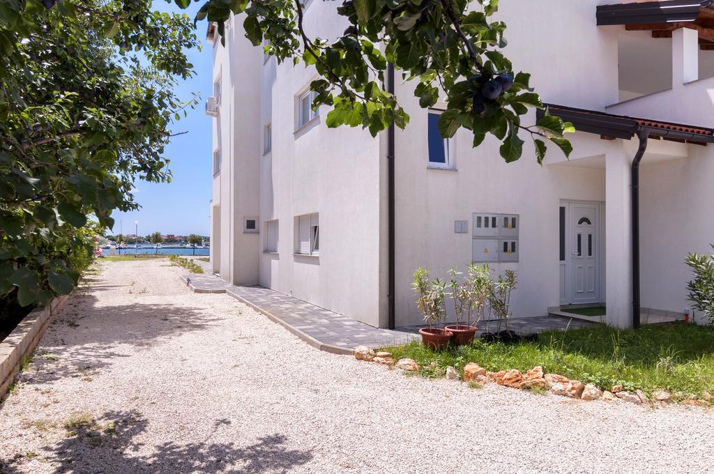 White Residence Accommodation Sukosan